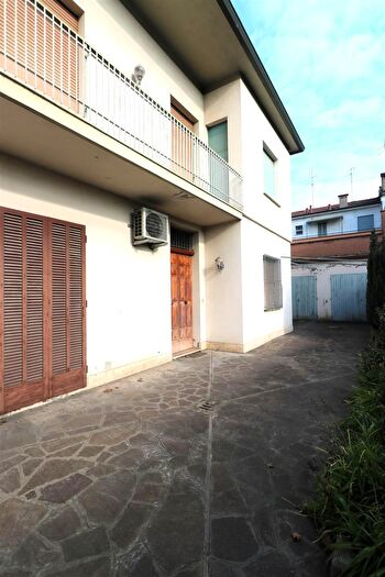 Casa con 10 locali in vendita in Fusignano