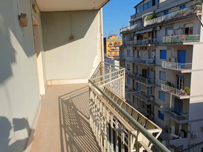 Appartamento trilocale in vendita in Via Maniace, Catania