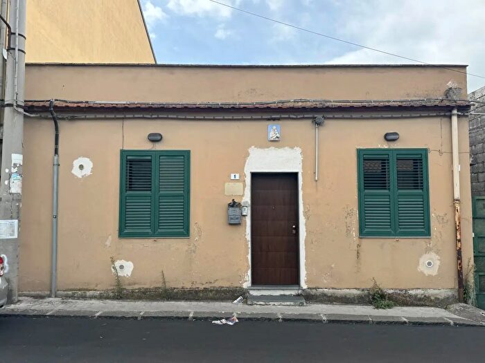 Casa con 6 locali in vendita in Via Cairoli, Belpasso