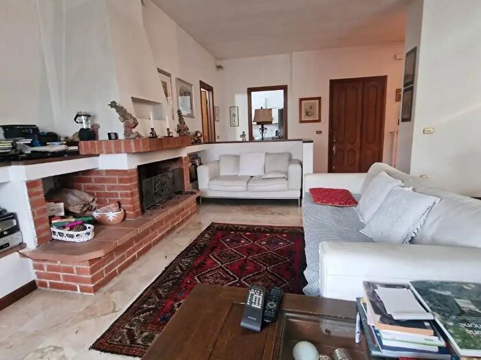 Casa con 10 locali in vendita in Via Interna Sarzanello, Sarzana