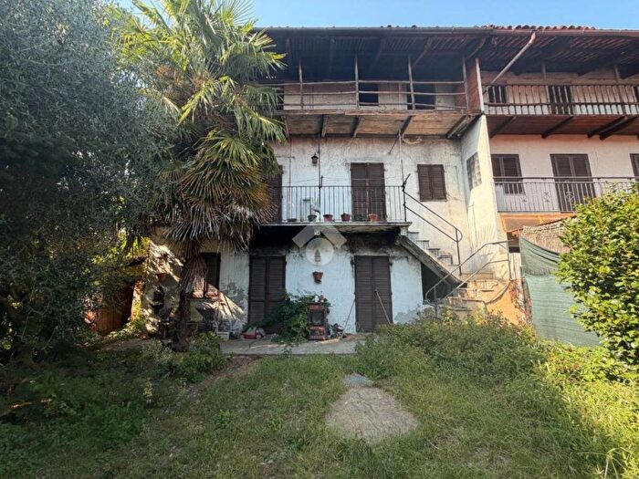 Casa quadrilocale in vendita in Vicolo Alteni, Centro, Romano Canavese