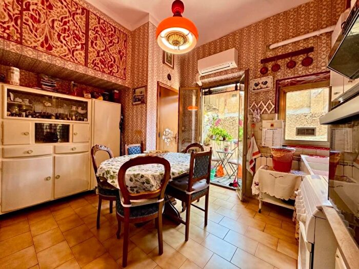 Appartamento quadrilocale in vendita in Piazza d'Ognissanti, Borgo Ognissanti Il Prato, Firenze