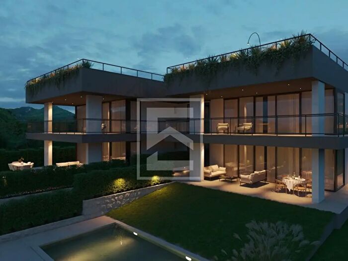 Appartamento trilocale in vendita in Via San Francesco d'Assisi, Manerba Del Garda