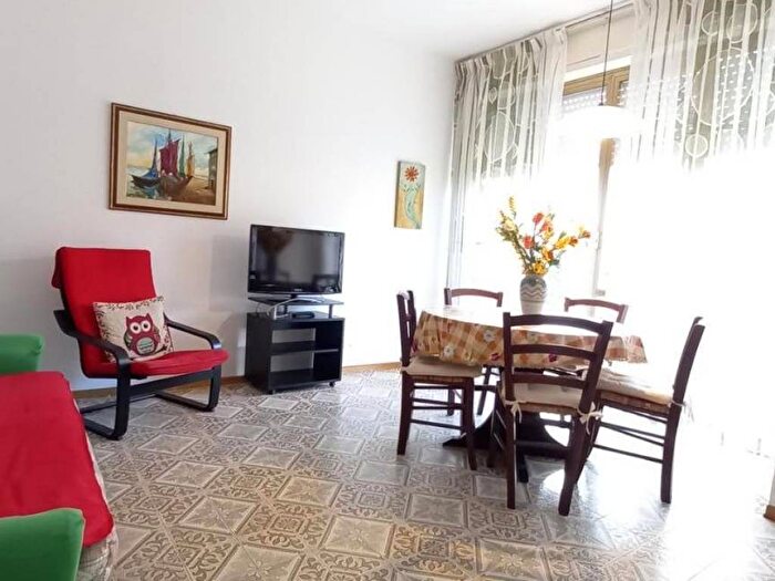 Appartamento trilocale in affitto in Via degli Olivi, Lido di Camaiore, Camaiore