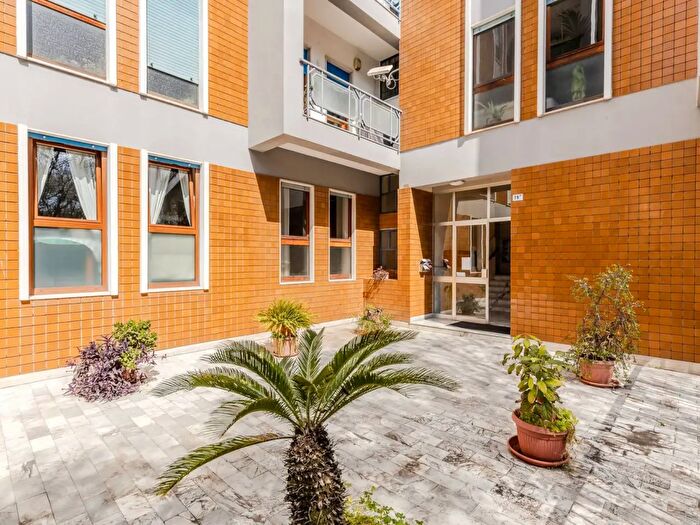 Appartamento con 5 locali in vendita in VI Piemonte, Cagliari