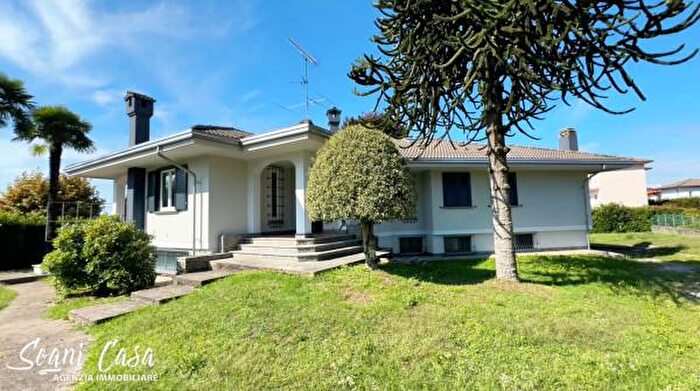 Casa con 5 locali in vendita in Via Galli, Varallo Pombia