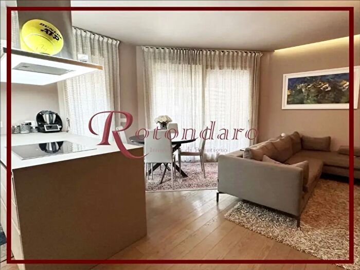 Appartamento trilocale in vendita in Via Carlo Poma, Milano