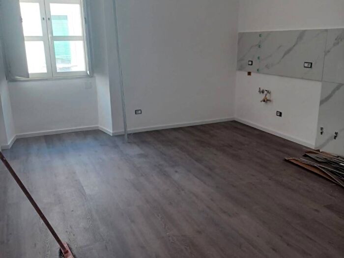 Appartamento trilocale in affitto in Via della Croce Rossa, Chiaia, Napoli