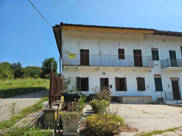 Casa con 6 locali in vendita in Via San Michele, Mombello Monferrato