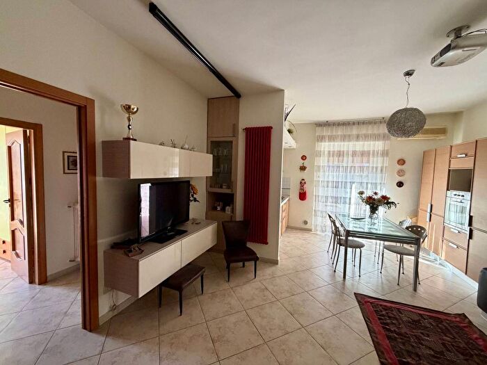 Appartamento trilocale in affitto in Via Vincenzo Lanfranchi, Centro, Matera