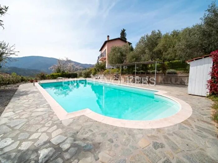 Casa con 6 locali in vendita in Via Niccolò Paganini, Carro