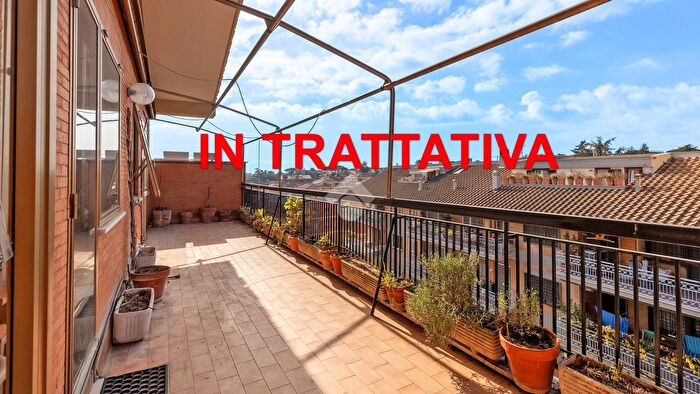 Appartamento con 6 locali in vendita in Via Lorenzo Rocci, Roma