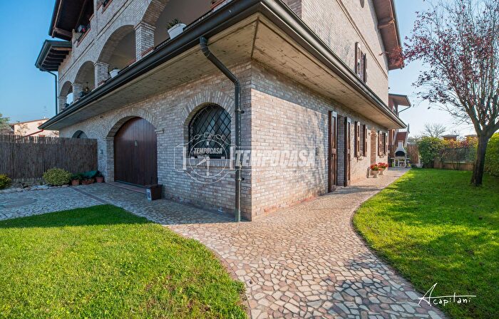 Casa con 5 locali in vendita in Via F Magellano, Soliera