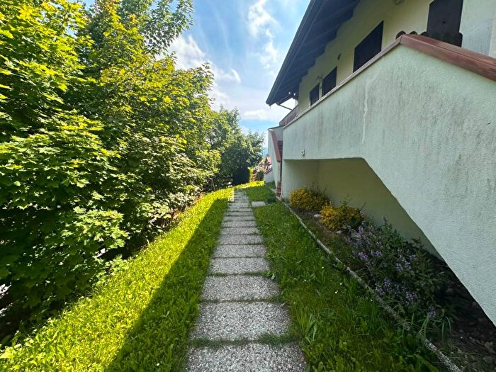 Appartamento trilocale in affitto in Via Basserstok, Canove Di Roana, Roana