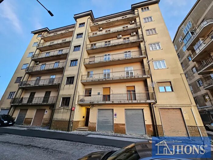 Appartamento quadrilocale in vendita in Via Cavalieri di Vittorio Veneto, Enna