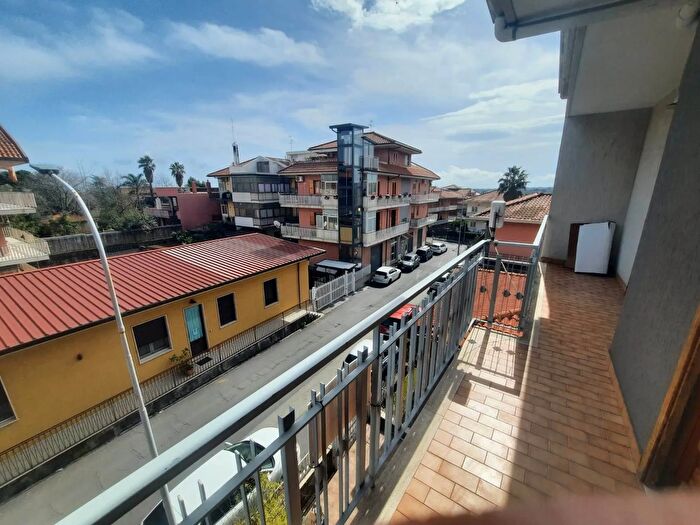 Appartamento trilocale in vendita in Via Antonio Maugeri, Aci SantAntonio