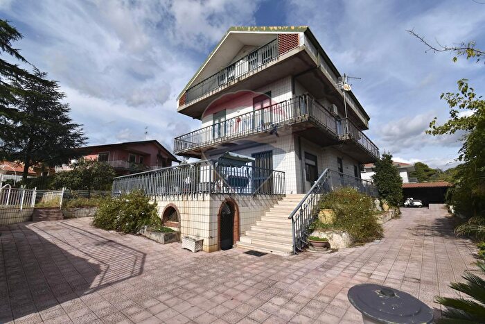 Appartamento con 5 locali in vendita in Via del Bosco, Mascalucia