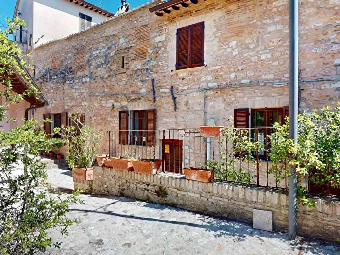 Casa trilocale in vendita in Piazza delle Foglie, Spello