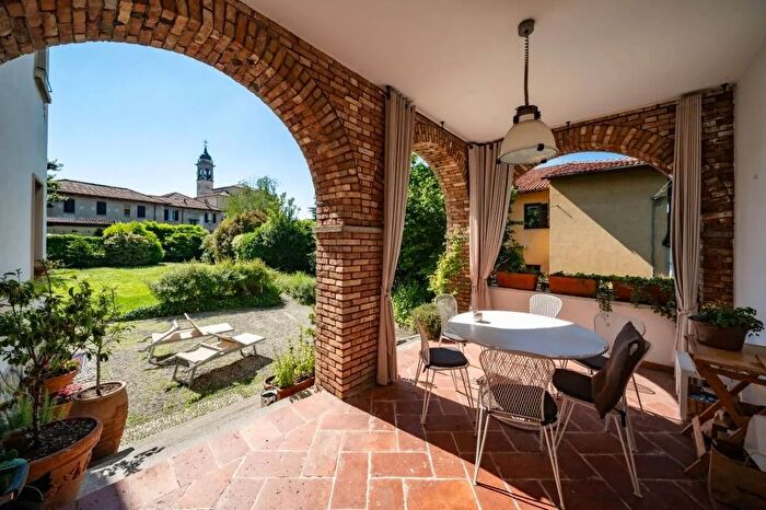 Casa con 5 locali in vendita in Via Guglielmo Marconi Erba, Erba