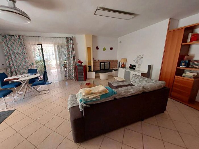 Appartamento trilocale in affitto in Via Campana, Via Campana Cigliano, Pozzuoli