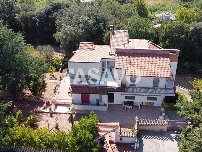 Casa con 8 locali in vendita in Via Capri, Termoli