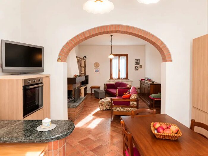 Casa con 11 locali in vendita in Palaia