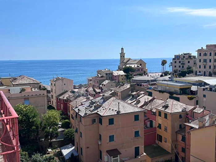 Appartamento con 6 locali in affitto in Via Nicolò Dodero, Albaro, Genova