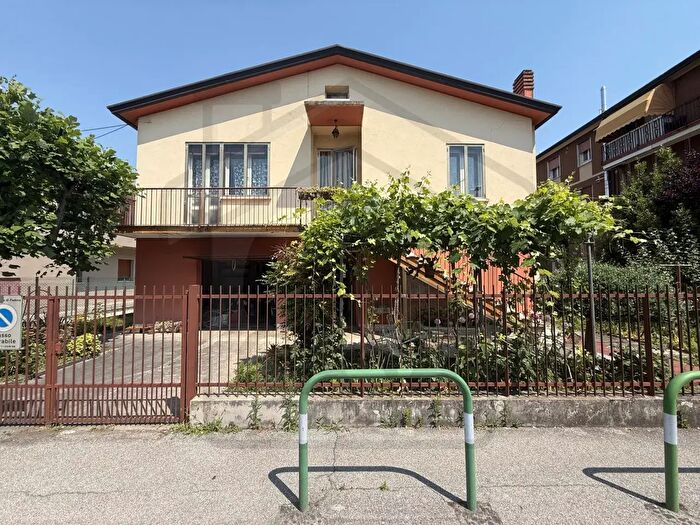Casa trilocale in vendita in Via Guizza, Padova