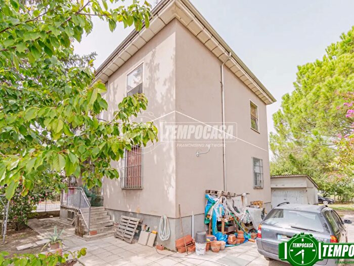 Casa con 8 locali in vendita in Via Lomellina, Voghera