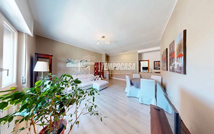 Appartamento trilocale in vendita in Via Monti, Rovello Porro