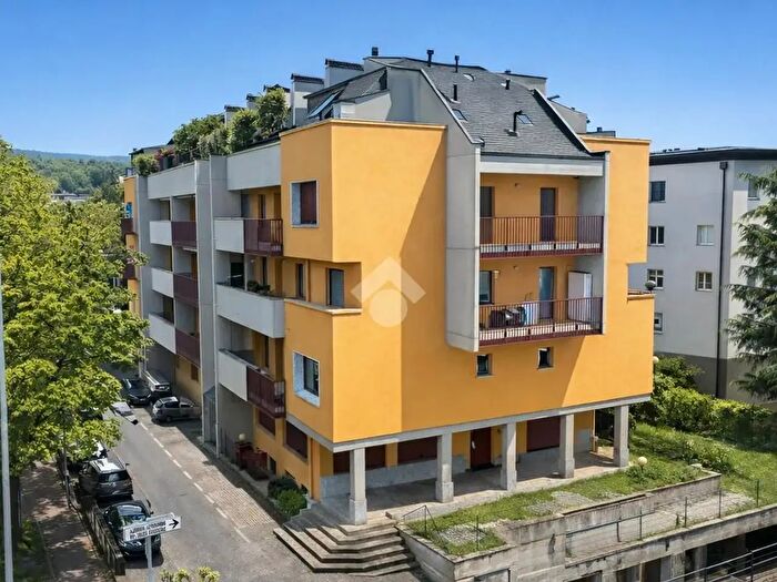 Appartamento quadrilocale in vendita in Via Brigata Orobica, Sondrio