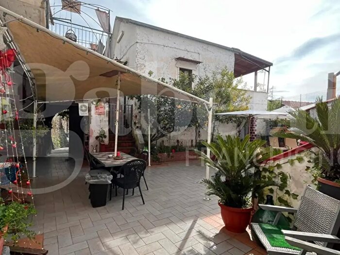 Casa con 10 locali in vendita in Via Circumvallazione Curti, Giano Vetusto