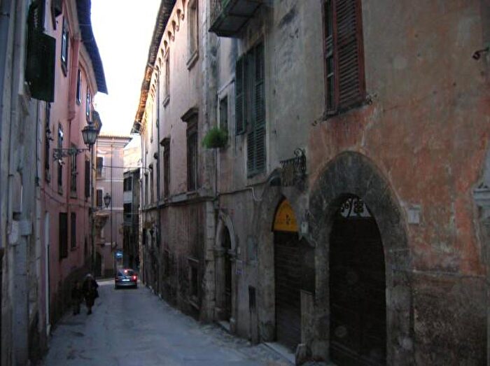 Casa con 6 locali in vendita in Vicolo del Seminario, Alatri