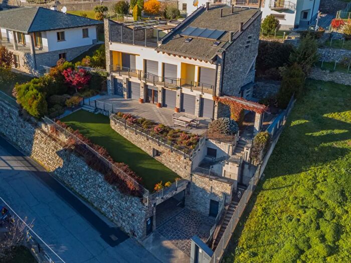 Casa con 12 locali in vendita in Tresivio