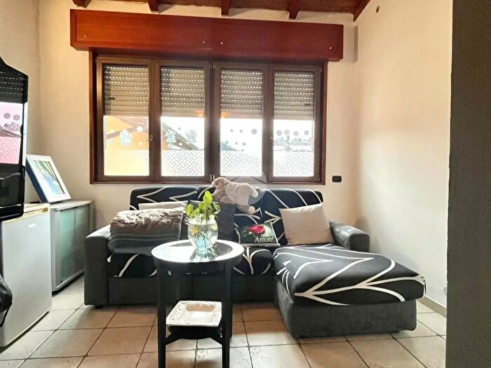 Appartamento trilocale in vendita in Via Piave, Carate Brianza