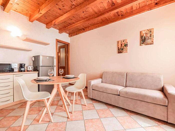 Appartamento bilocale in affitto in Vicolo Porta Vescovo, Veronetta, Verona