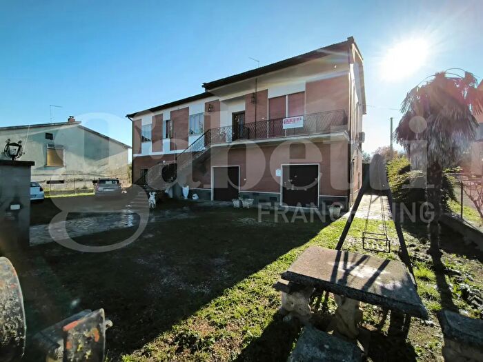 Appartamento quadrilocale in vendita in Via Montilapi, Gallese
