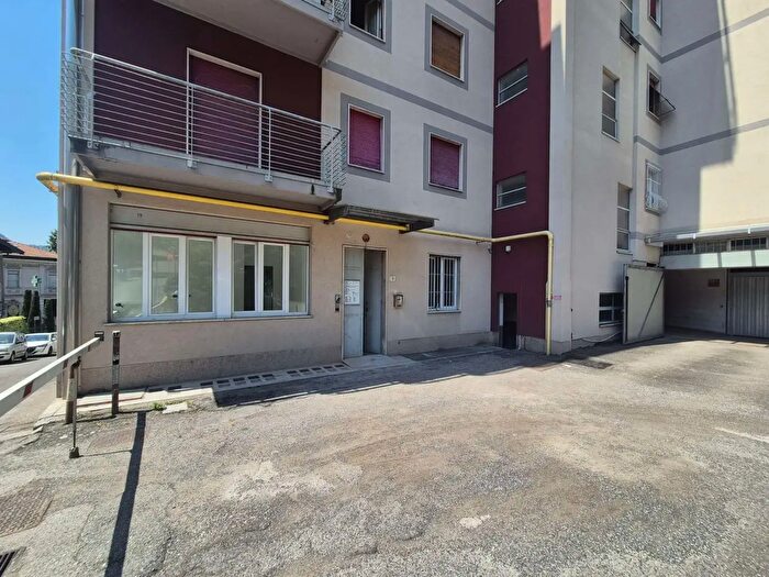 Appartamento trilocale in vendita in Via Zezio, Como