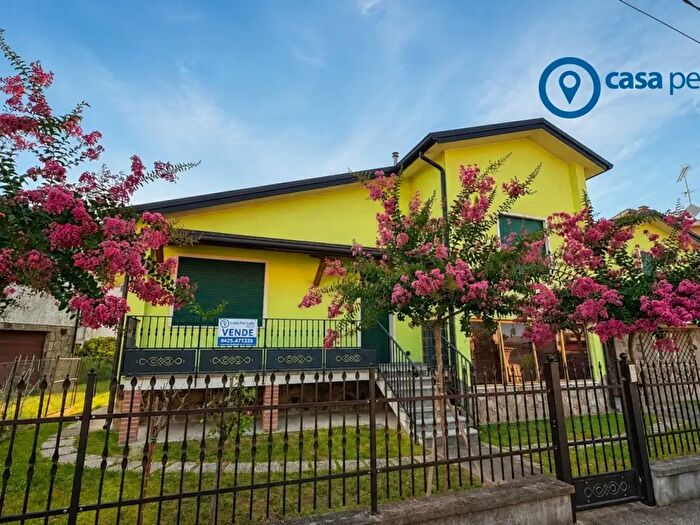 Casa con 7 locali in vendita in Via Cristoforo Colombo, Polesella