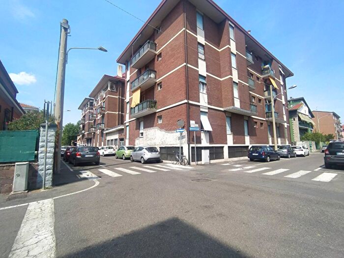 Appartamento trilocale in vendita in Via Paravisi, Cinisello Balsamo