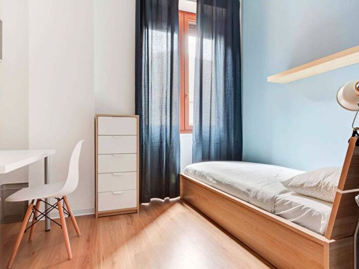 Appartamento con 6 locali in affitto in Via Stromboli, Dezza, Milano