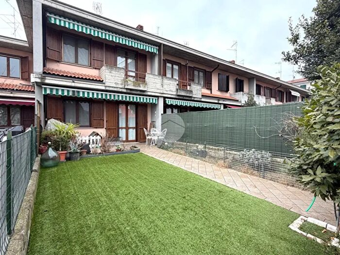 Casa quadrilocale in vendita in Via Padana Superiore, Ospitaletto