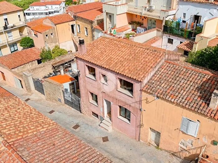 Casa trilocale in vendita in Via Santa Maria, Arzachena