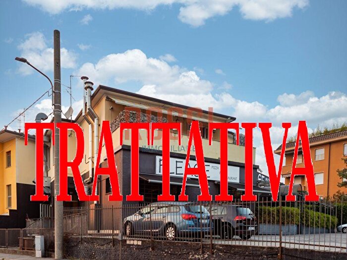 Appartamento trilocale in vendita in Via Ugo Foscolo, Lesmo