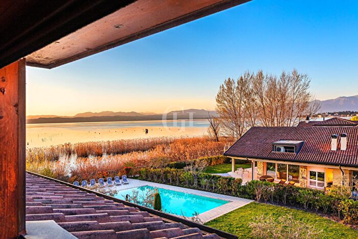 Casa quadrilocale in vendita in Via San Vito, Sirmione