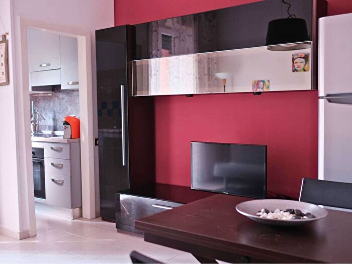 Appartamento trilocale in affitto in Via Ambrogio Bergognone da Fossano, Solari, Milano