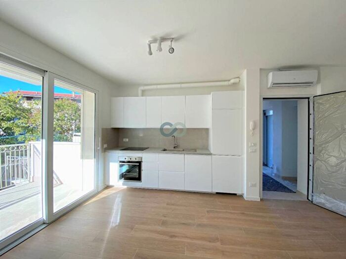 Appartamento bilocale in affitto in Via Santa Chiara, Rivoltella, Desenzano del Garda