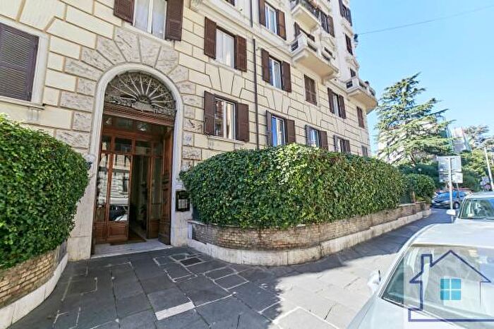 Appartamento con 5 locali in vendita in Via Brescia, Roma