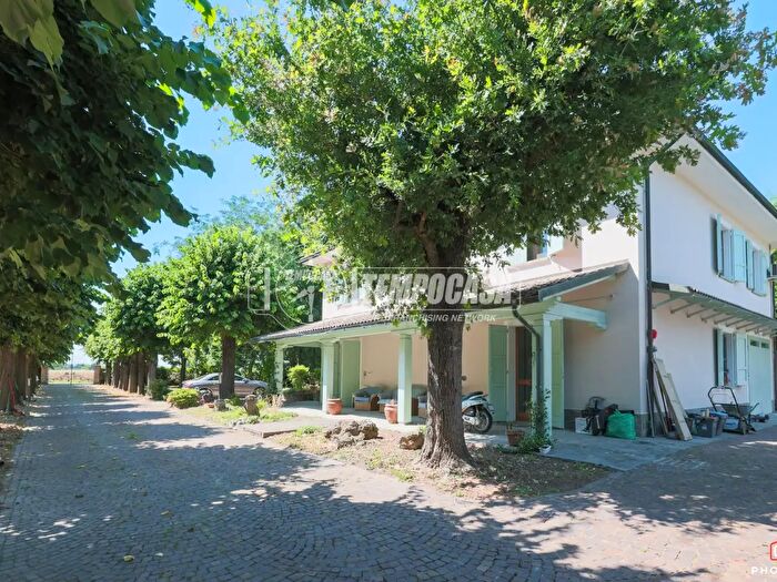 Casa con 8 locali in vendita in Via Roma, Budrio