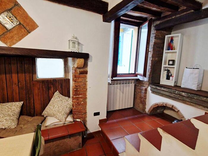 Appartamento trilocale in affitto in Via del Curato, Centro Storico, Perugia
